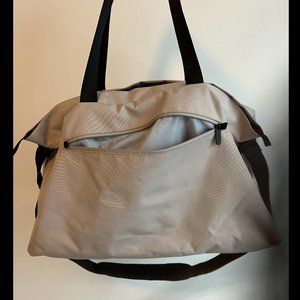 everlane renew weekender